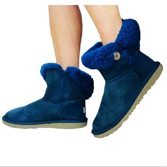 UGG Boots Booties Classic Bailey Button II Sheepskin Gift - Picture 1 of 5